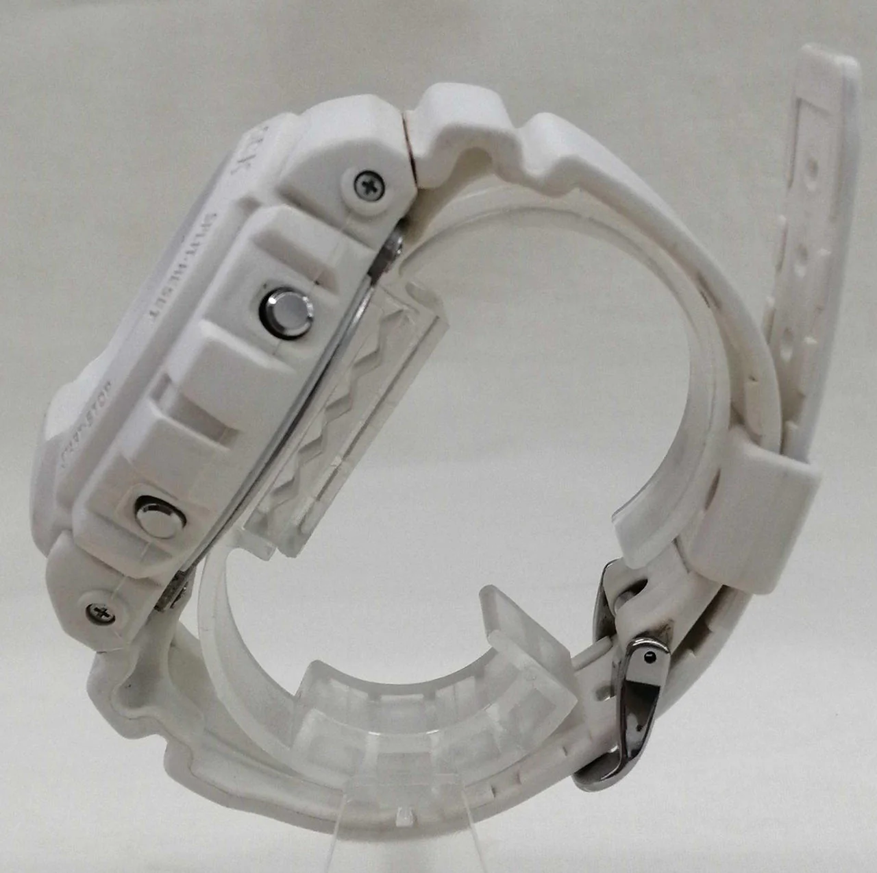 G-SHOCK Wristwatch DW6900WW - Image 3