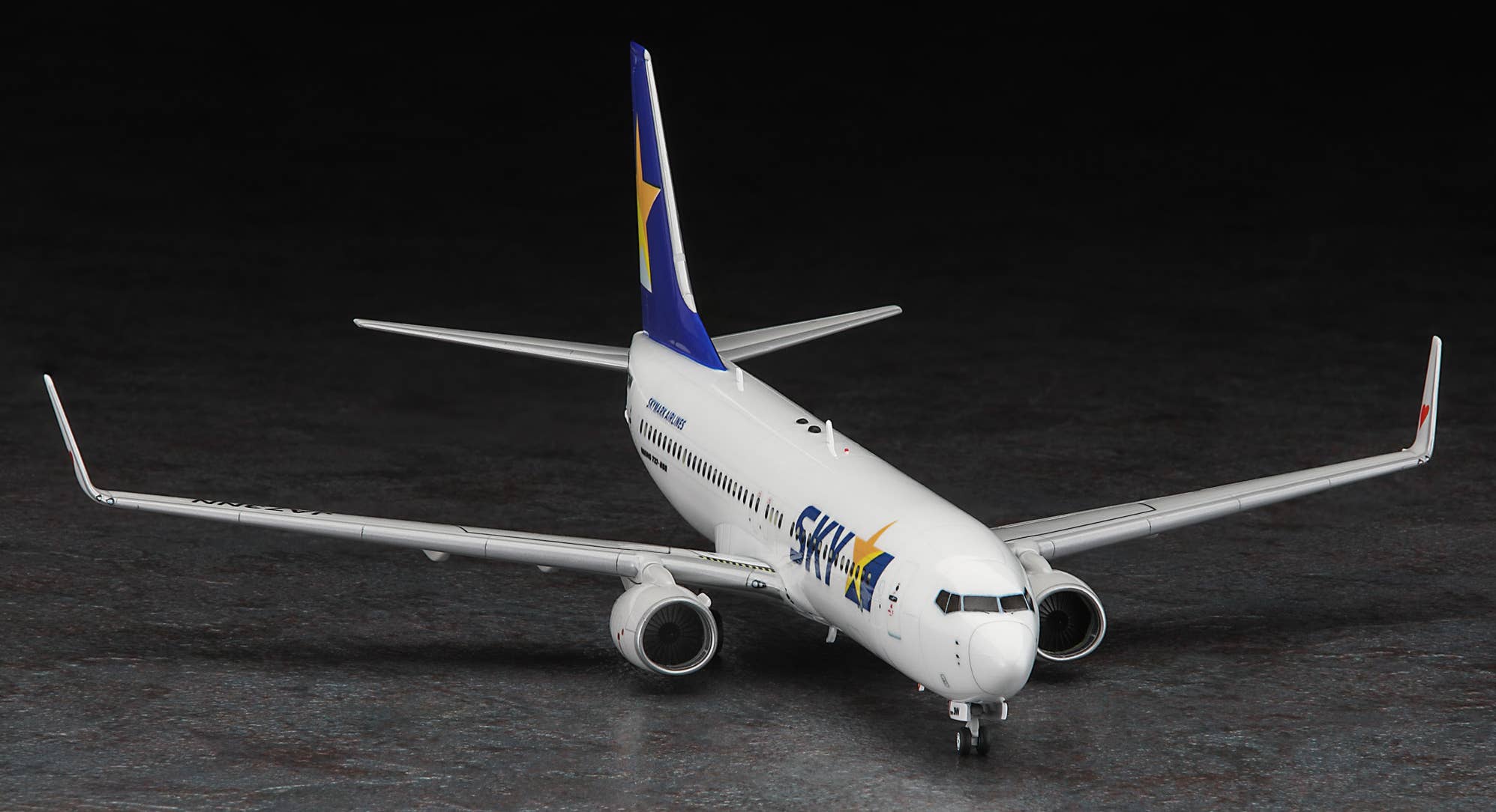 Hasegawa 1/200 Skymark Airlines Boeing 737-800 - Image 3