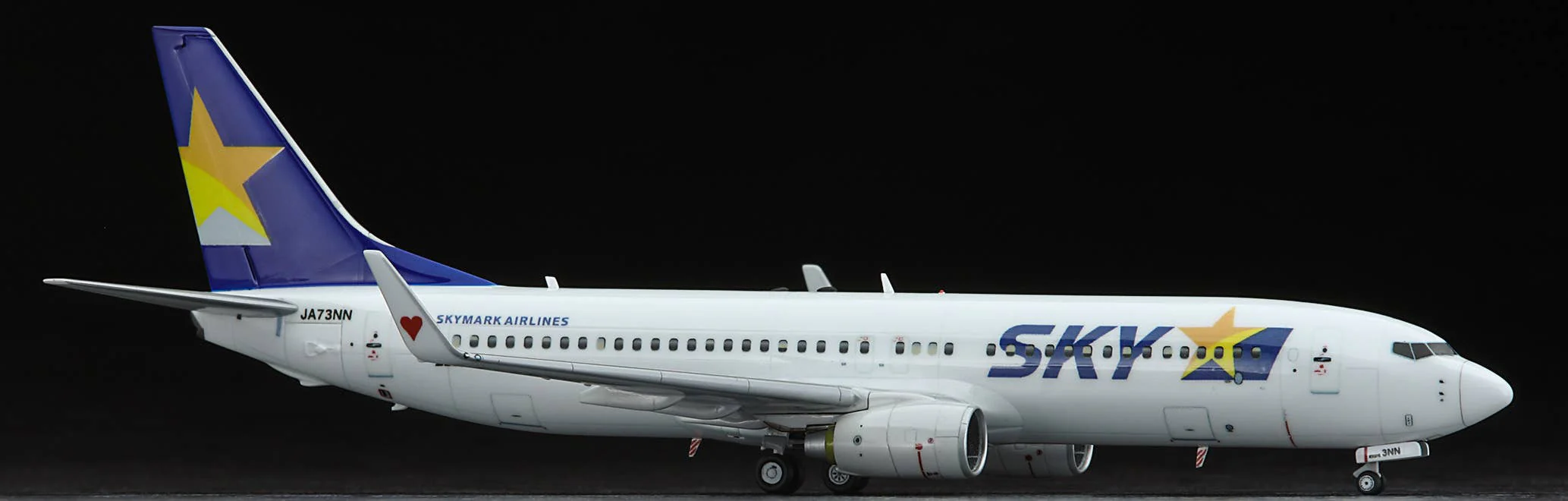 Hasegawa 1/200 Skymark Airlines Boeing 737-800 - Image 7