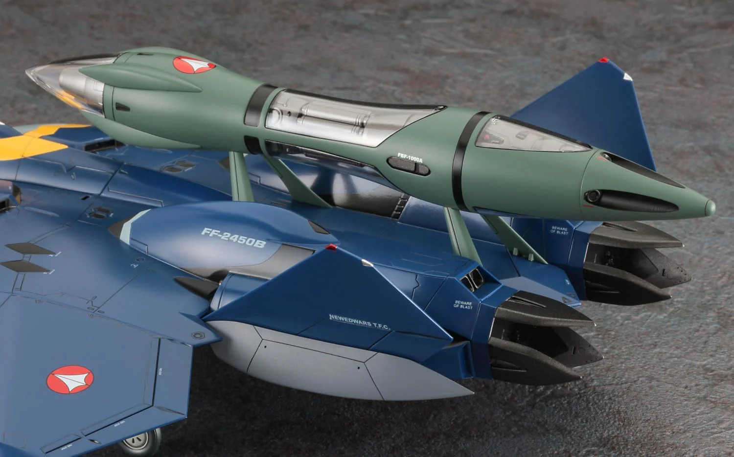 Hasegawa 65887 1/72 Macross Plus YF-21 w/Fast Pack & Fold Booster - Image 4