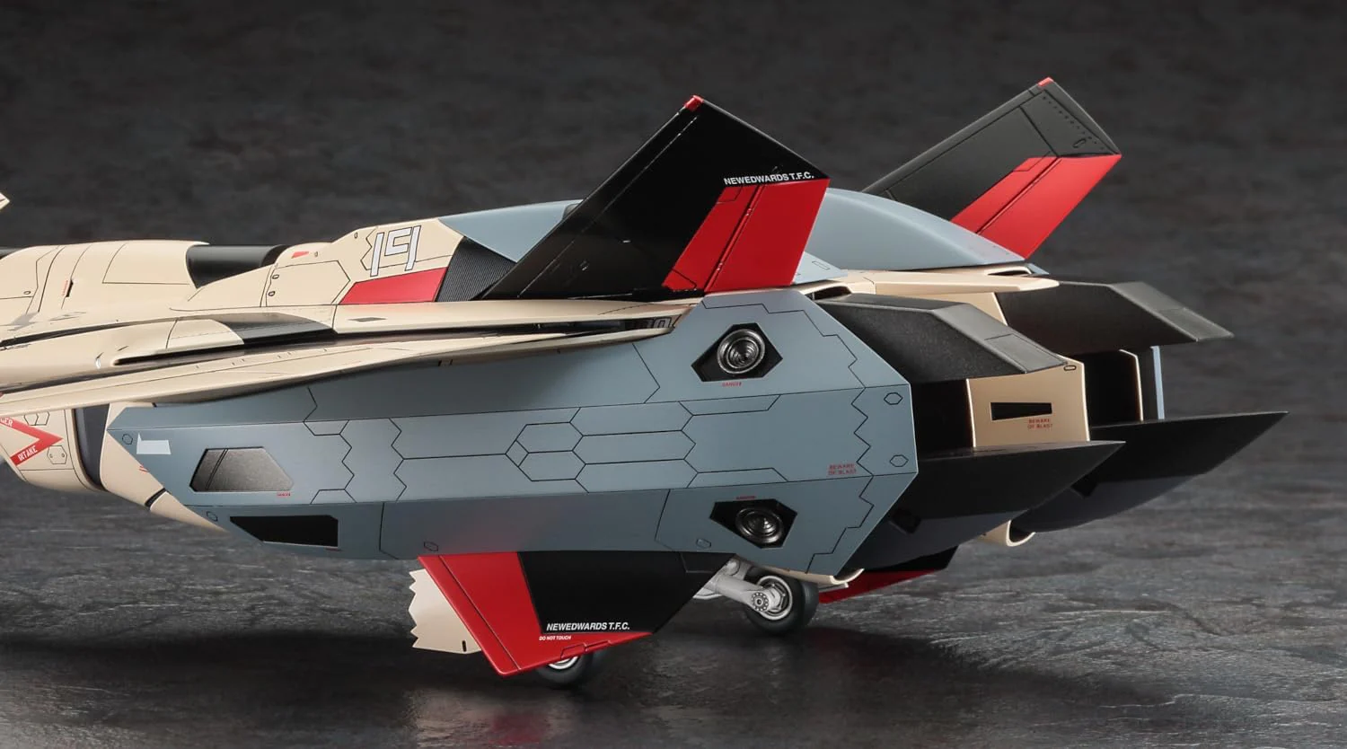 Hasegawa 65888 1/48 Macross Plus YF-19 w/Fast Pack - Image 4