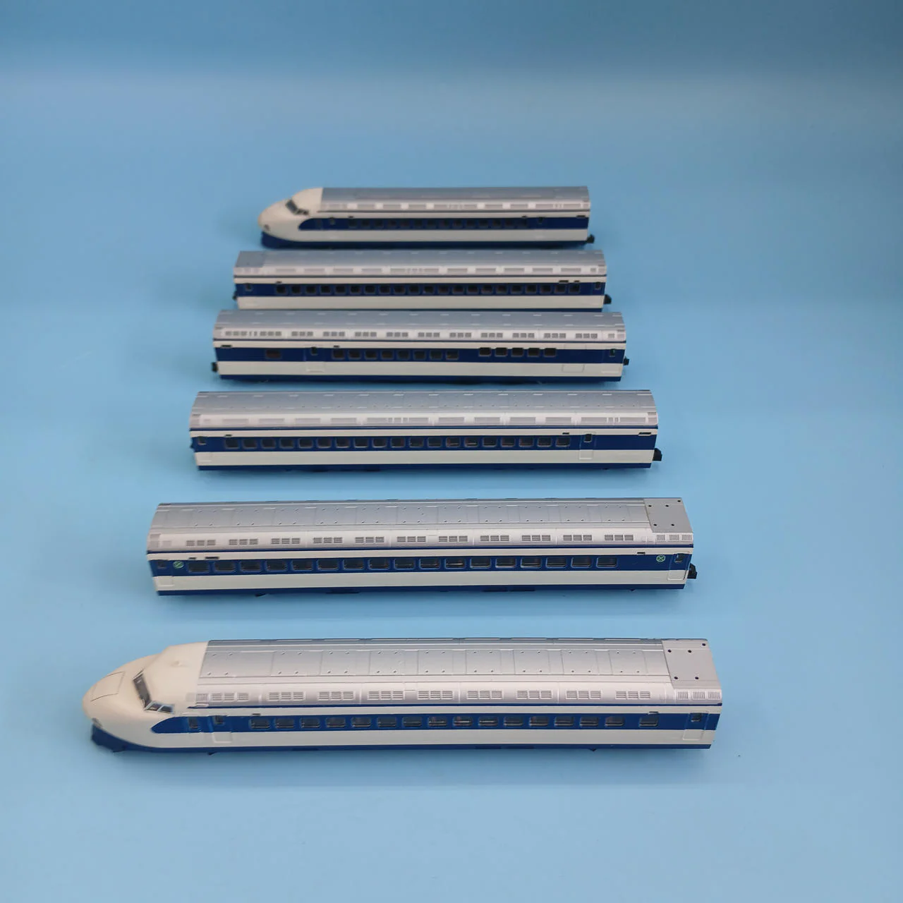 KATO 0 Series 2000 Tokaido & Sanyo Shinkansen Electric Train 6-Car Set 10-136 - Image 4