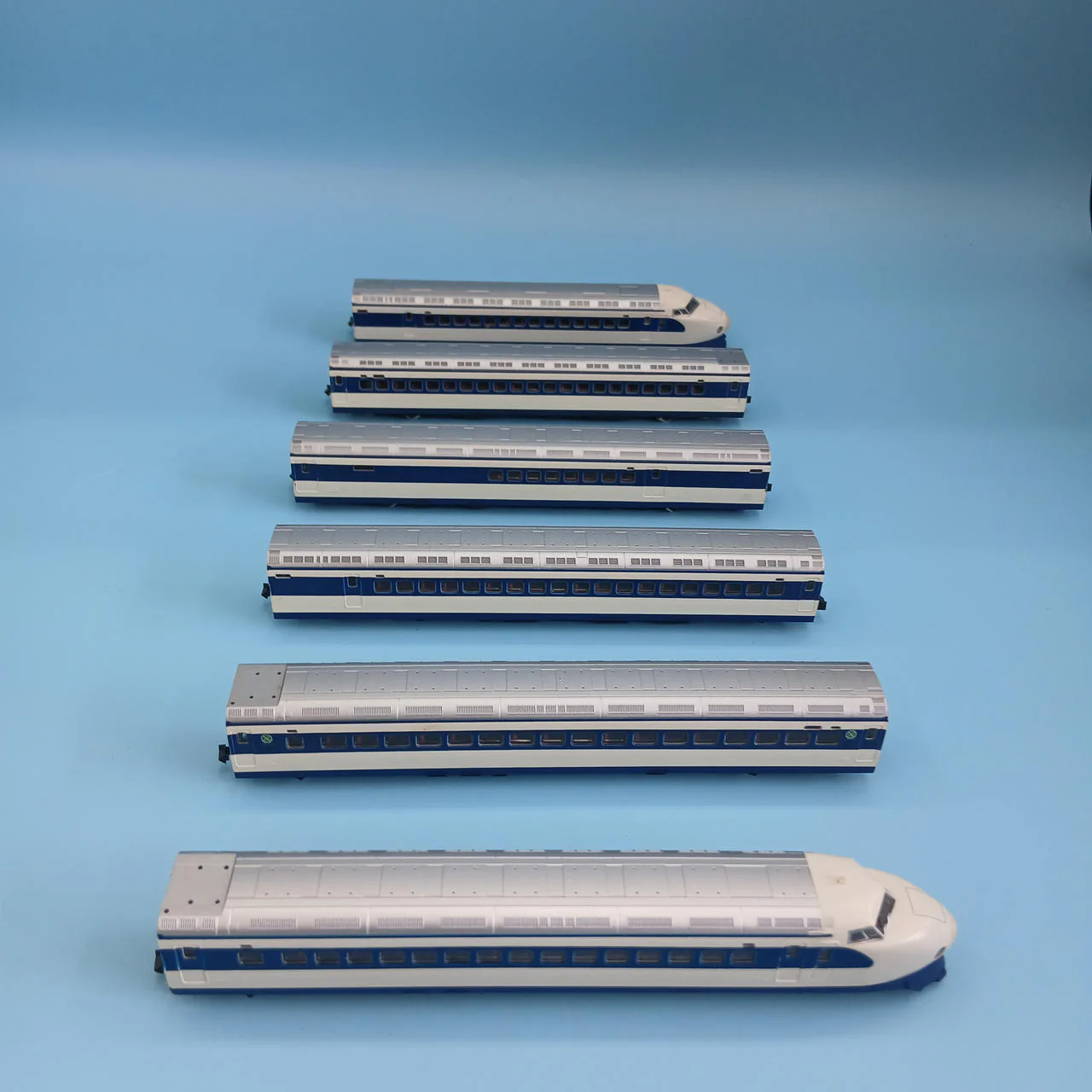 KATO 0 Series 2000 Tokaido & Sanyo Shinkansen Electric Train 6-Car Set 10-136 - Image 5
