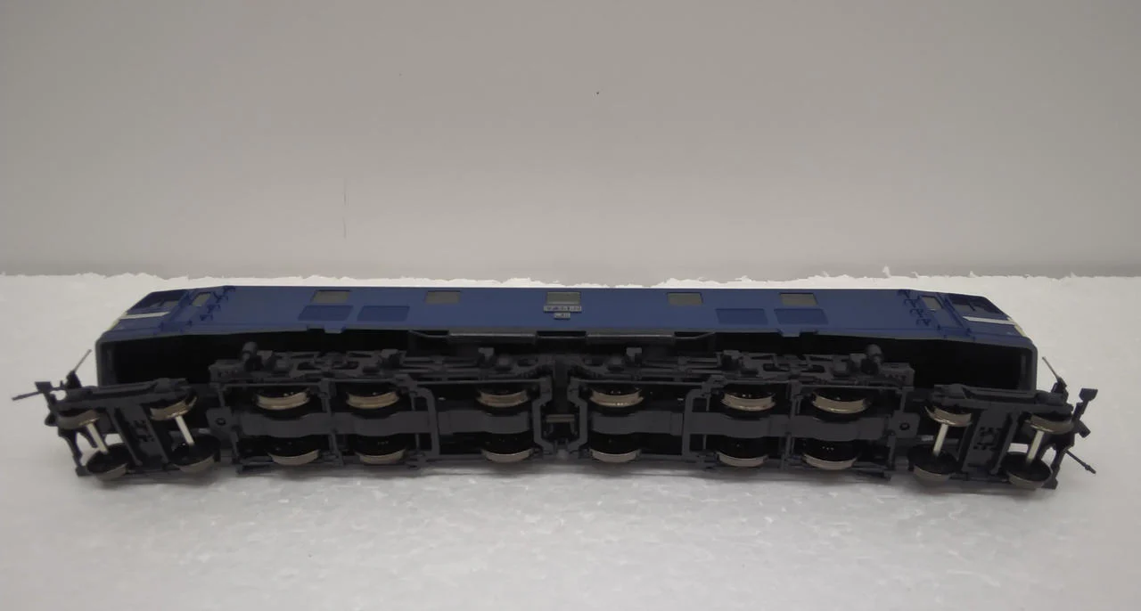 KATO 1-301 EF58 (Large Window, Blue) - Image 10