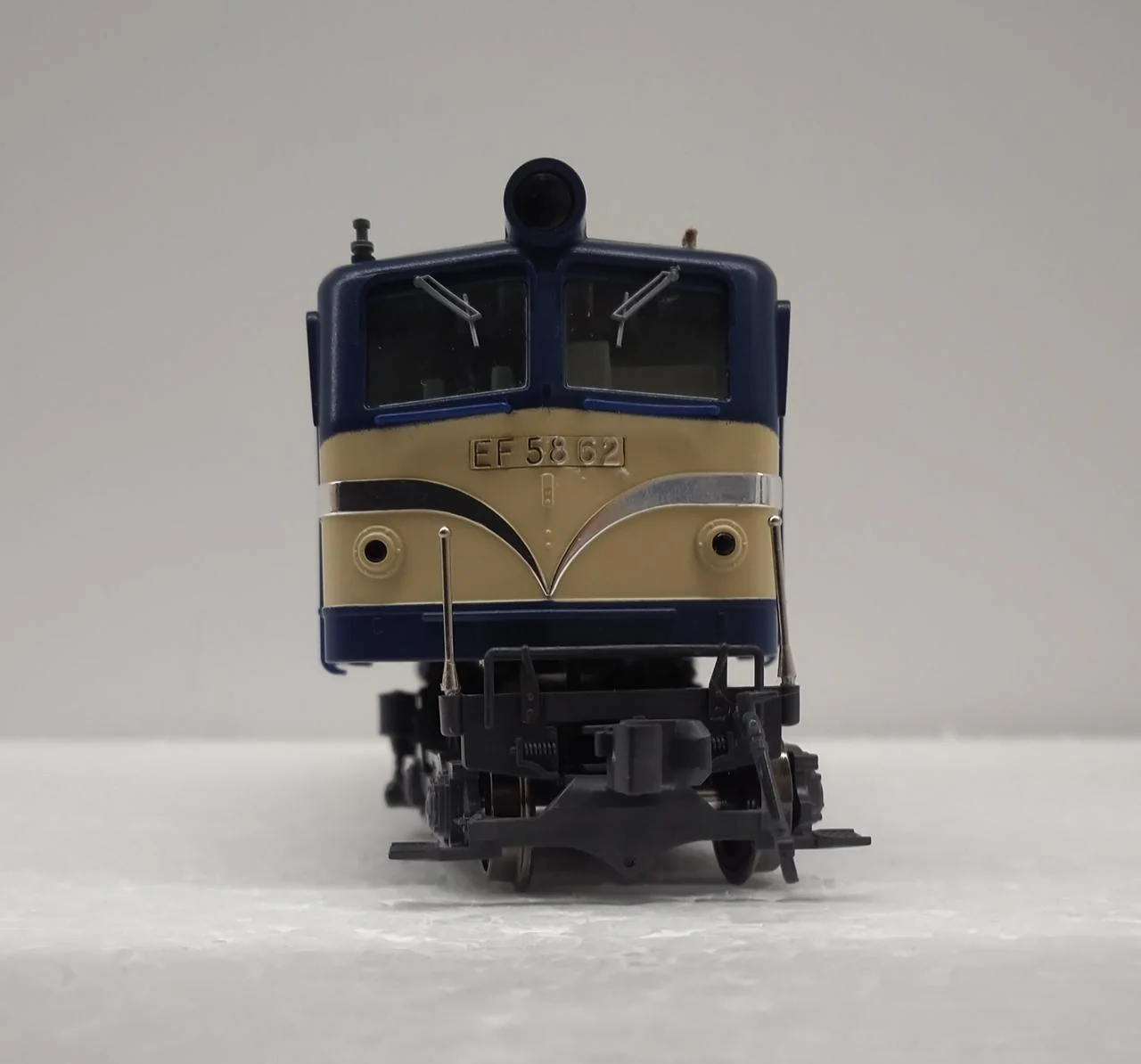 KATO 1-301 EF58 (Large Window, Blue) - Image 6