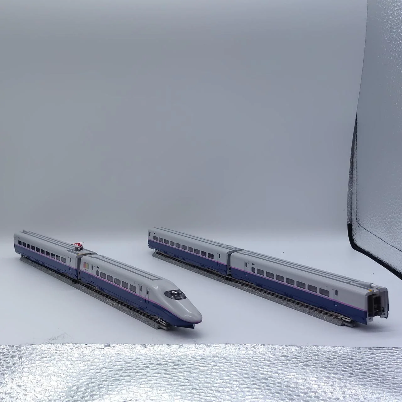 KATO 10-1718 E2 Series 1000 Subseries Shinkansen 6-Car Basic Set - Image 5