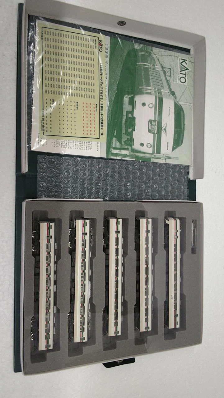 KATO 10-440 183 Series Upgrade 'Azusa' 9-Car Set - Image 7