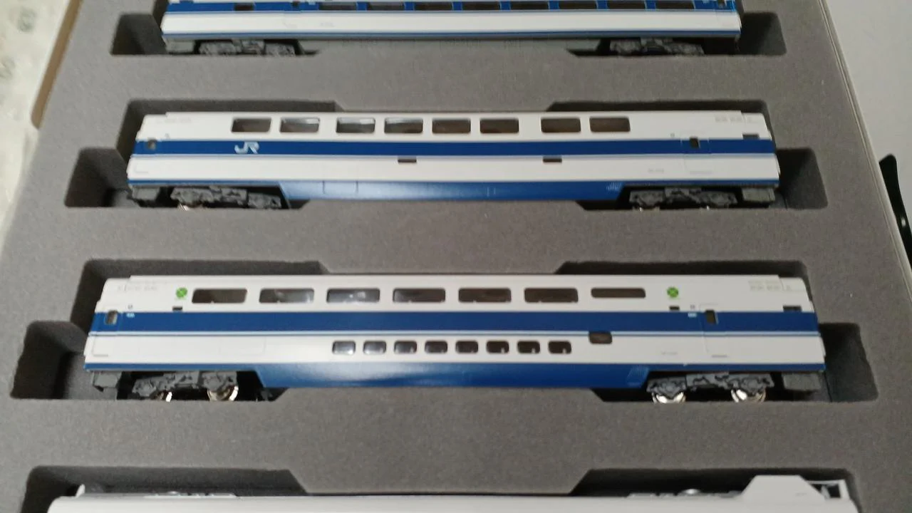 KATO 100 Series Shinkansen Grand Hikari Add-on Set 10-355 - Image 3