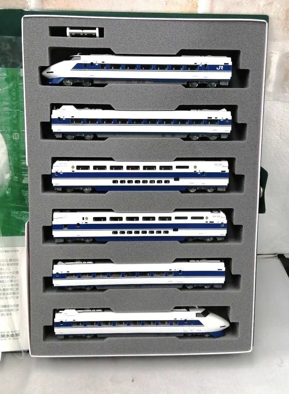 KATO 100 Series Shinkansen 'Grant Hikari' 6-Car Basic Set 10-354 - Image 4