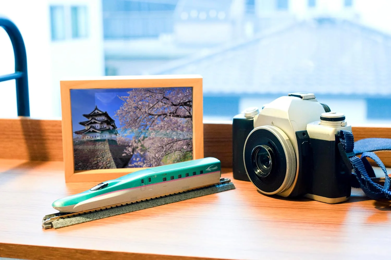 KATO 12-002 E5 Series Shinkansen 'Hayabusa' (An Unforgettable Journey in N-scale) - Image 3