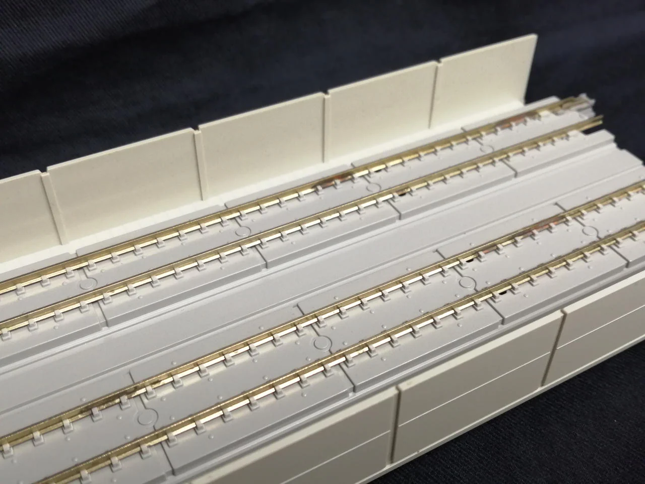 KATO 20-872 Double-Track Elevated Track Basic Set - Image 10
