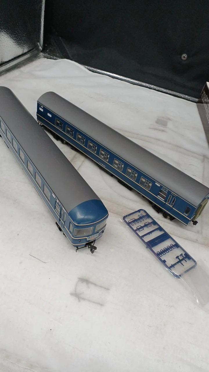 KATO 20 Series Limited Express Type Sleeper Passenger Car 3-504 4-Car Basic Set - Image 3