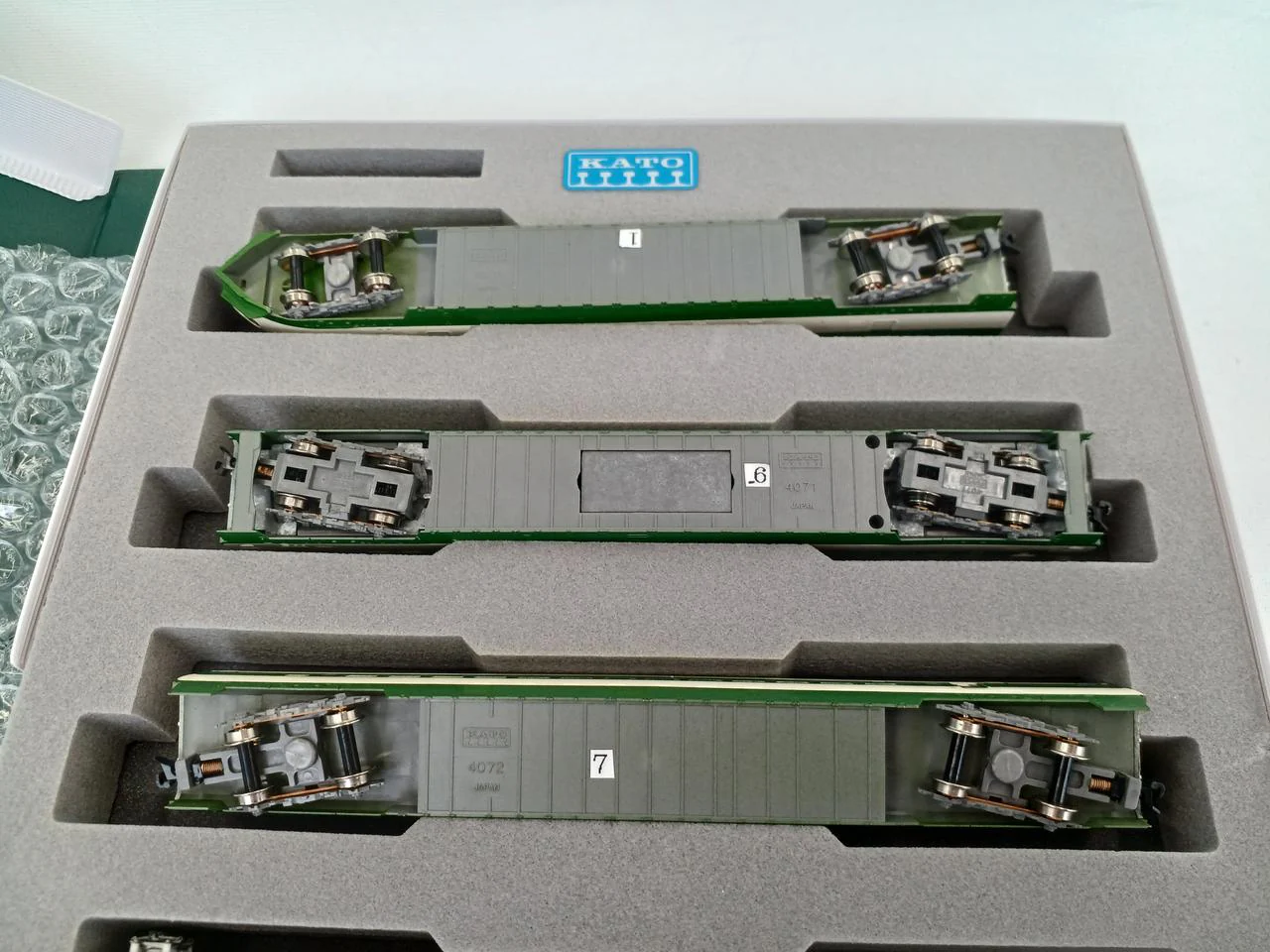 KATO 200 Series Tohoku & Joetsu Shinkansen 12-Car Set - Image 6