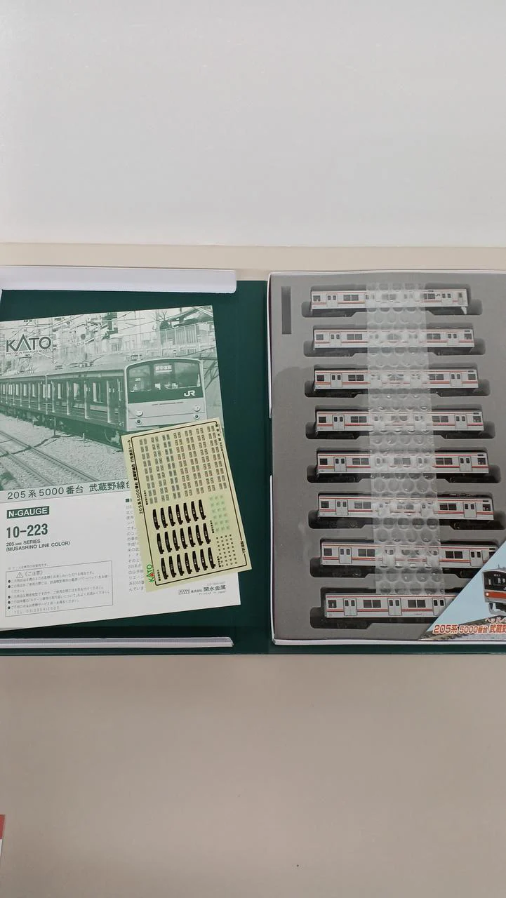 KATO 205 Series 205 Series 5000 Subseries Musashino Line Color 8-Car Set - Image 2