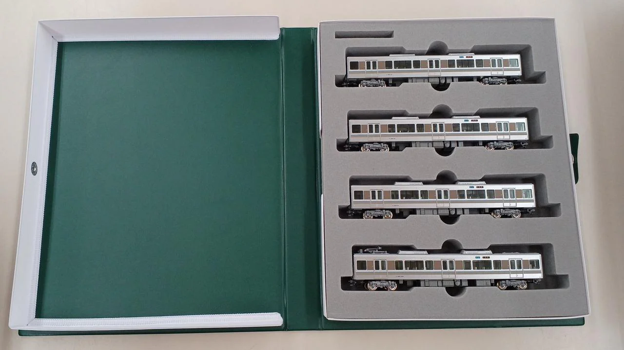 KATO 223 Series 2000 Subseries (First Batch) 'New Rapid' 4-Car Set 10-537 - Image 5