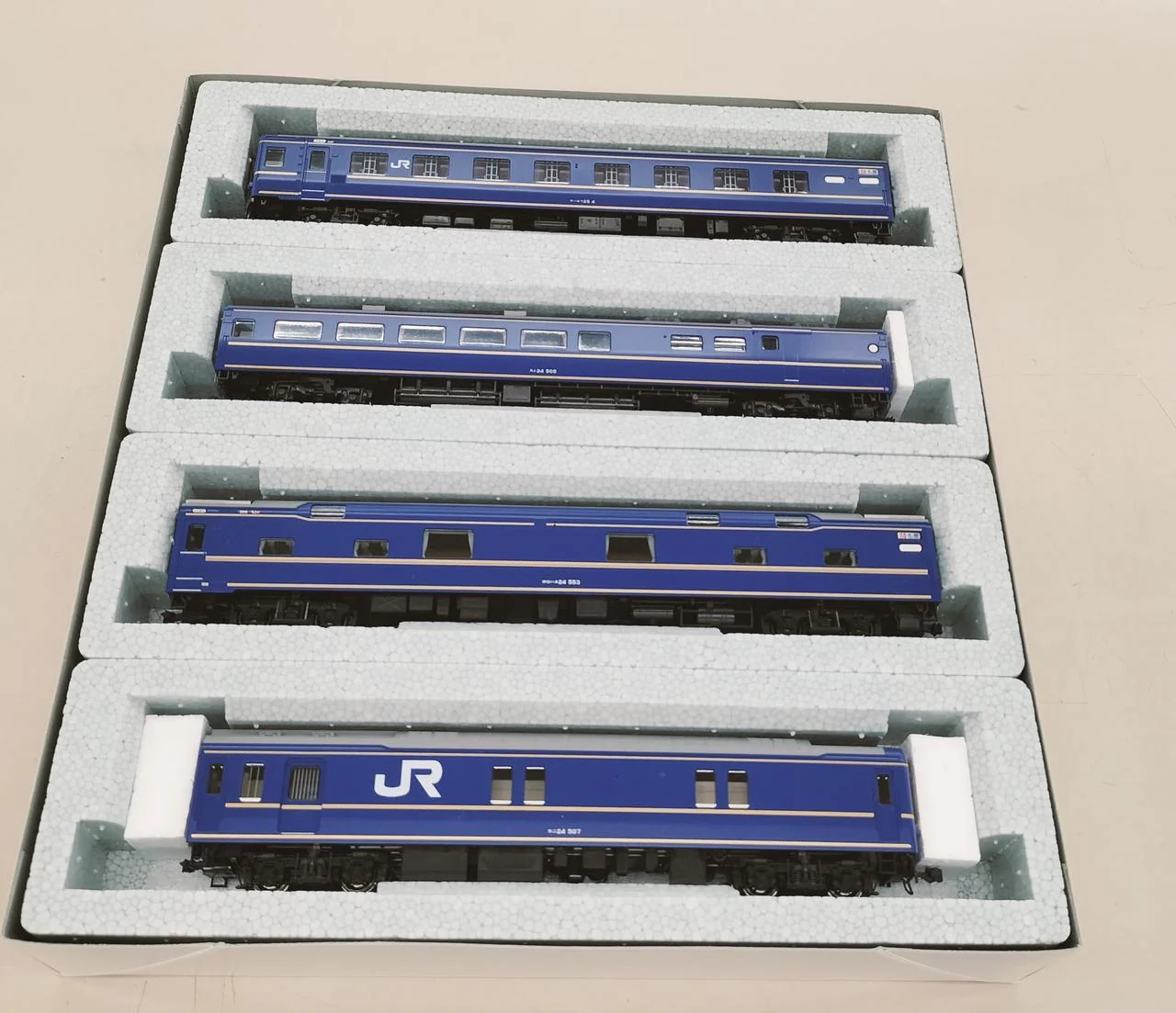 KATO 24 Series Sleeper Limited Express Hokutosei, 4 cars 3-515 - Image 2
