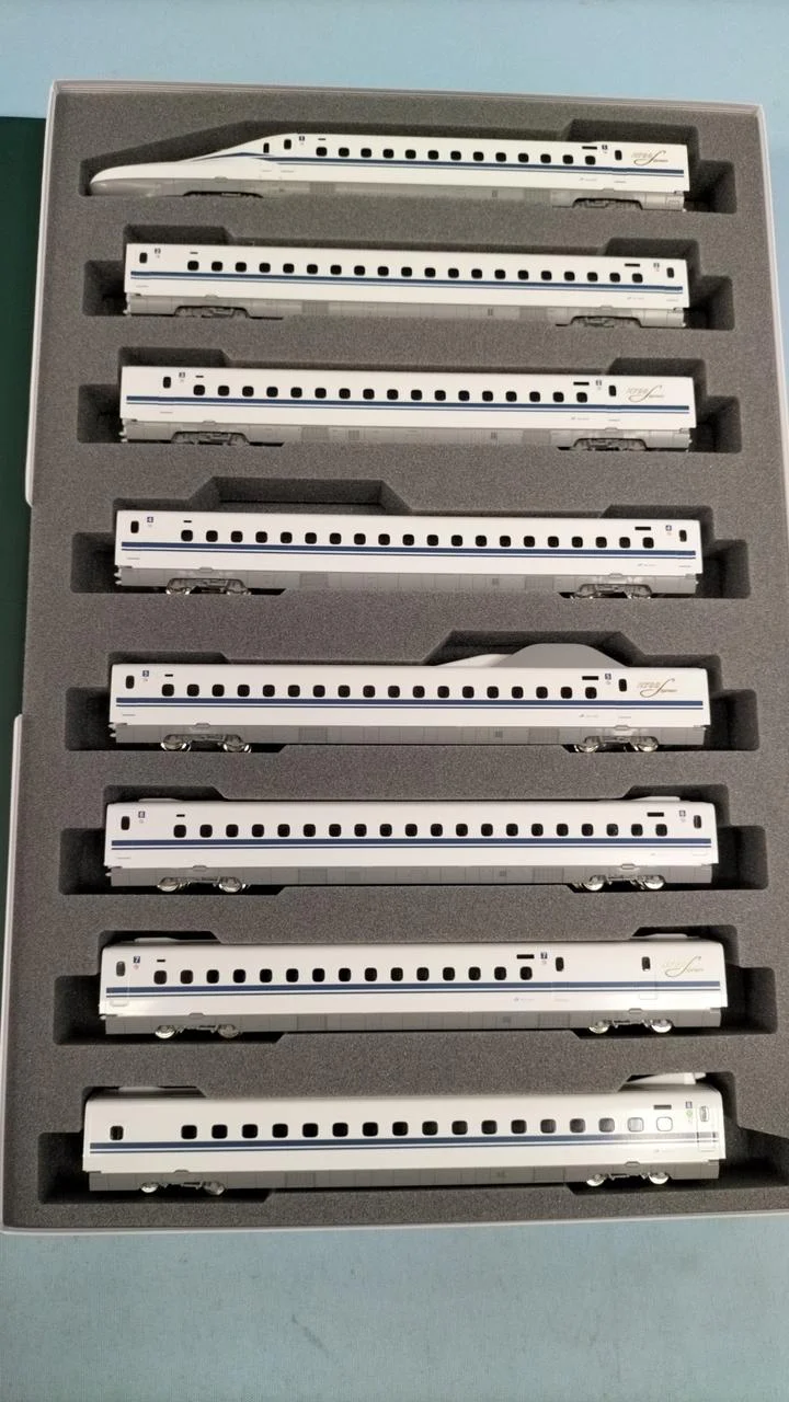 KATO 3000 Series Shinkansen Nozomi 16-Car Set - Image 11