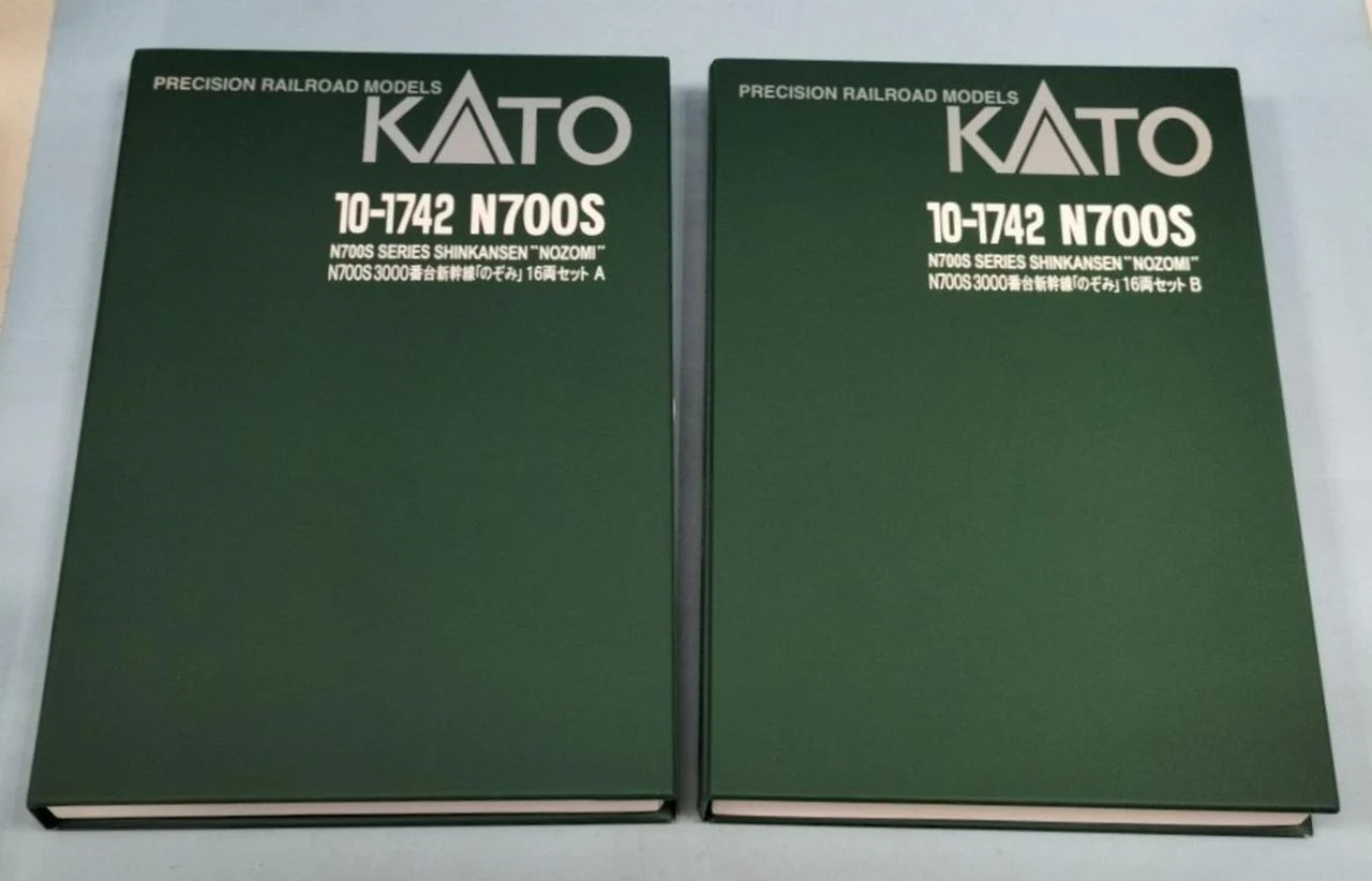 KATO 3000 Series Shinkansen Nozomi 16-Car Set - Image 7