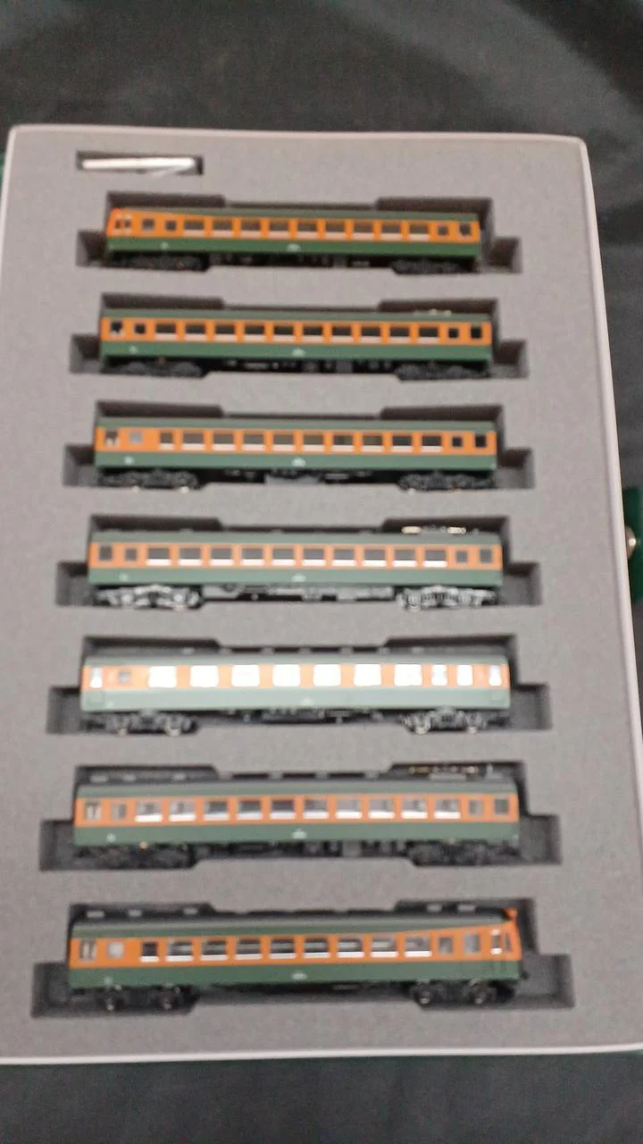 KATO 80 Series Semi-Express 'Tokai/Hiei' 7-Car Basic Set 10-379 - Image 3