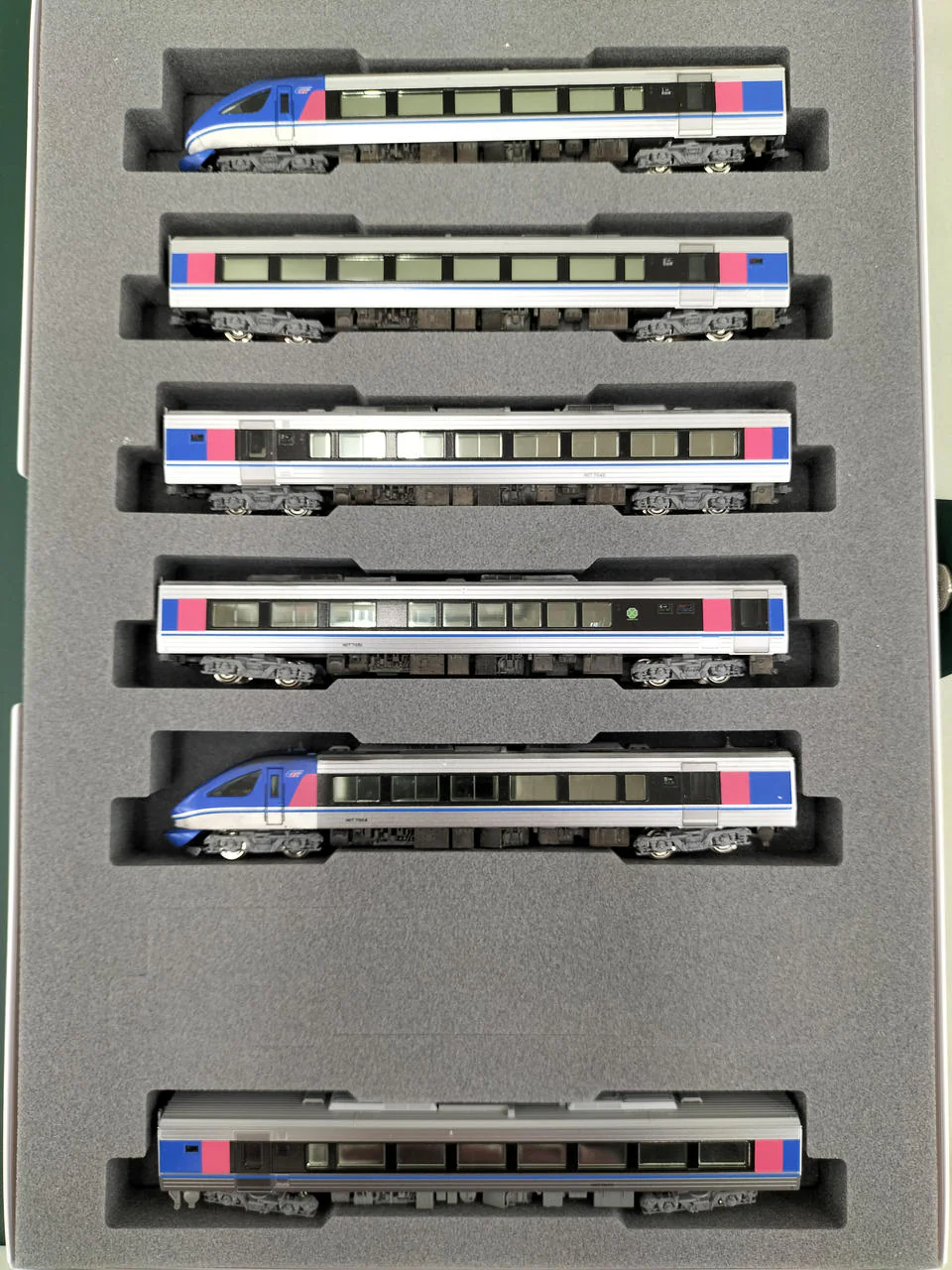 KATO Chizu Express HOT7000 Series Super Hakuto 6-Car Set 10-1693 - Image 2