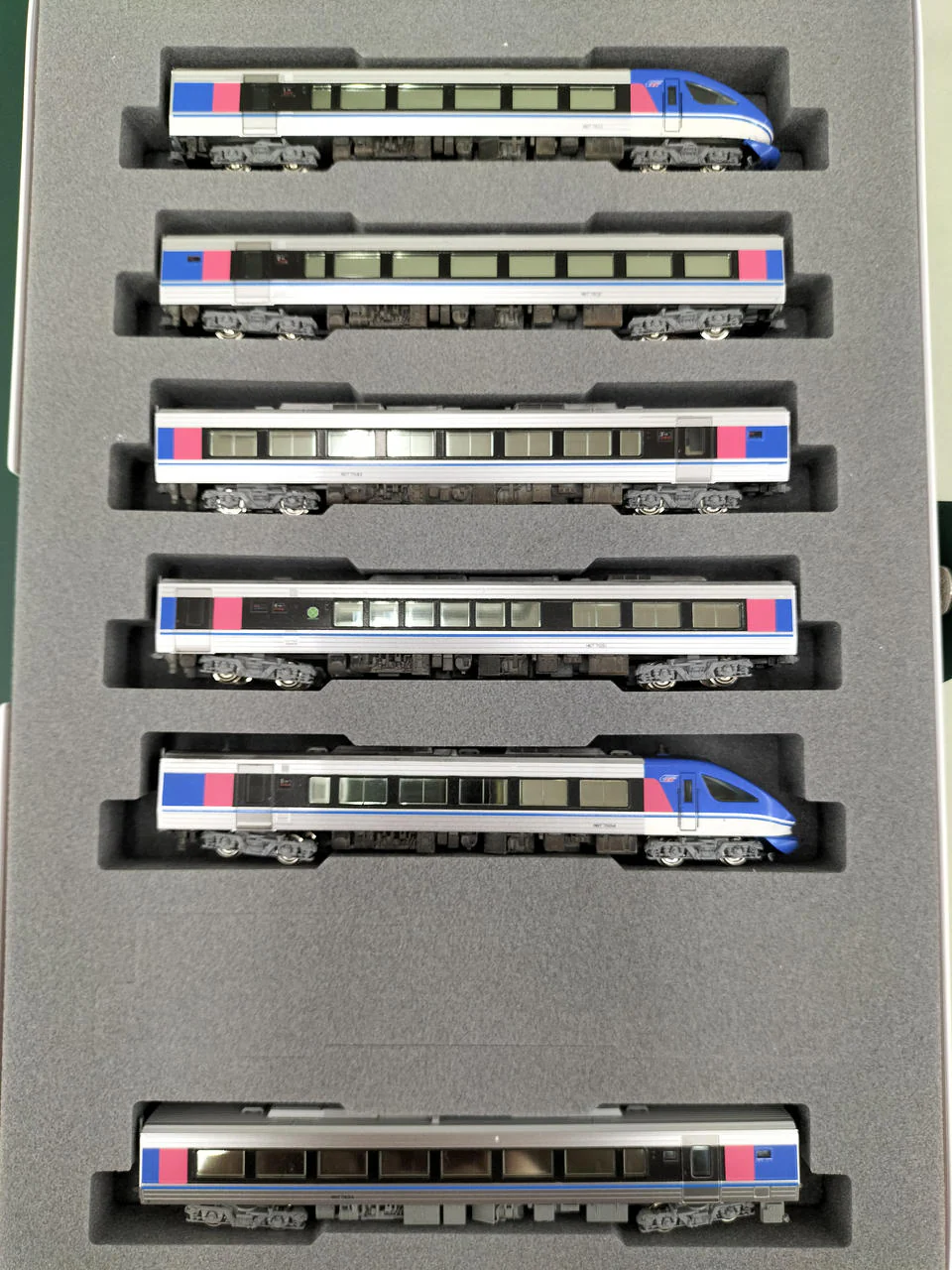 KATO Chizu Express HOT7000 Series Super Hakuto 6-Car Set 10-1693 - Image 3