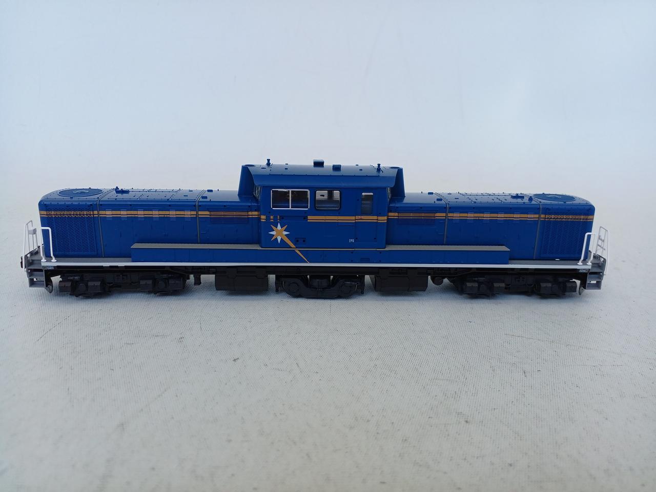 KATO DD51 Class Diesel Locomotive (Hokutosei Color) 1-704 - Image 3