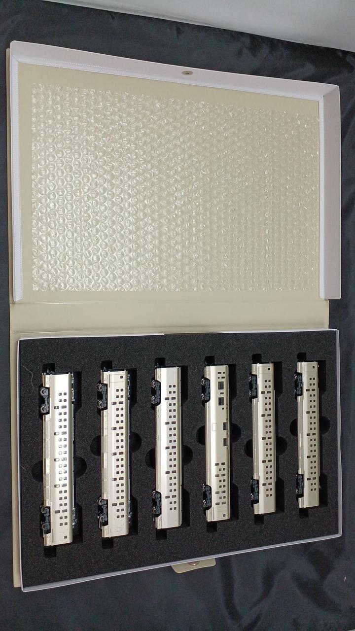 KATO E001 Series [TRAINSUITE Shikishima] Basic & Add-on Set 10-1889 / 10-1890 - Image 9