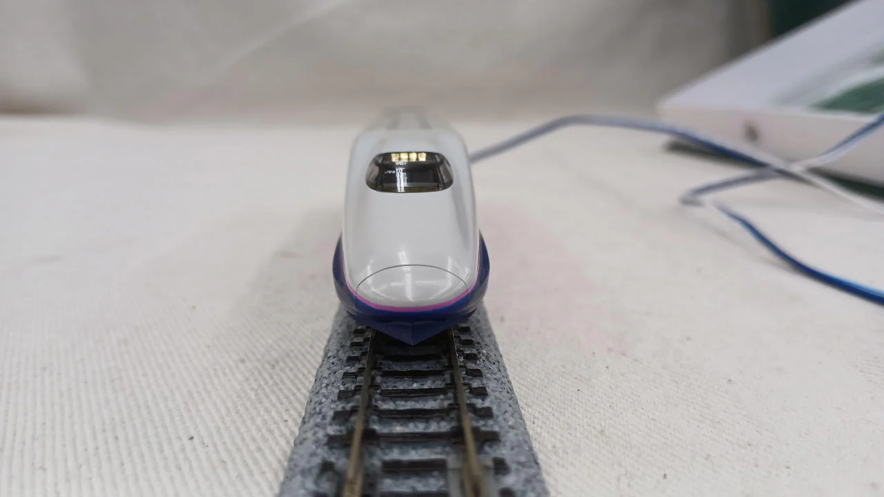 KATO E2 Series 1000 Subseries Shinkansen Hayate 4-Car Basic Set 10-278 - Image 7