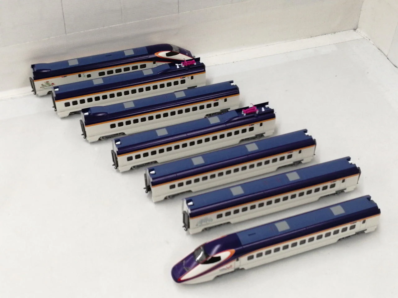 KATO E3 Series 2000 Subseries Yamagata Shinkansen 'Tsubasa' New Livery 7-Car Set 10-1255 - Image 5