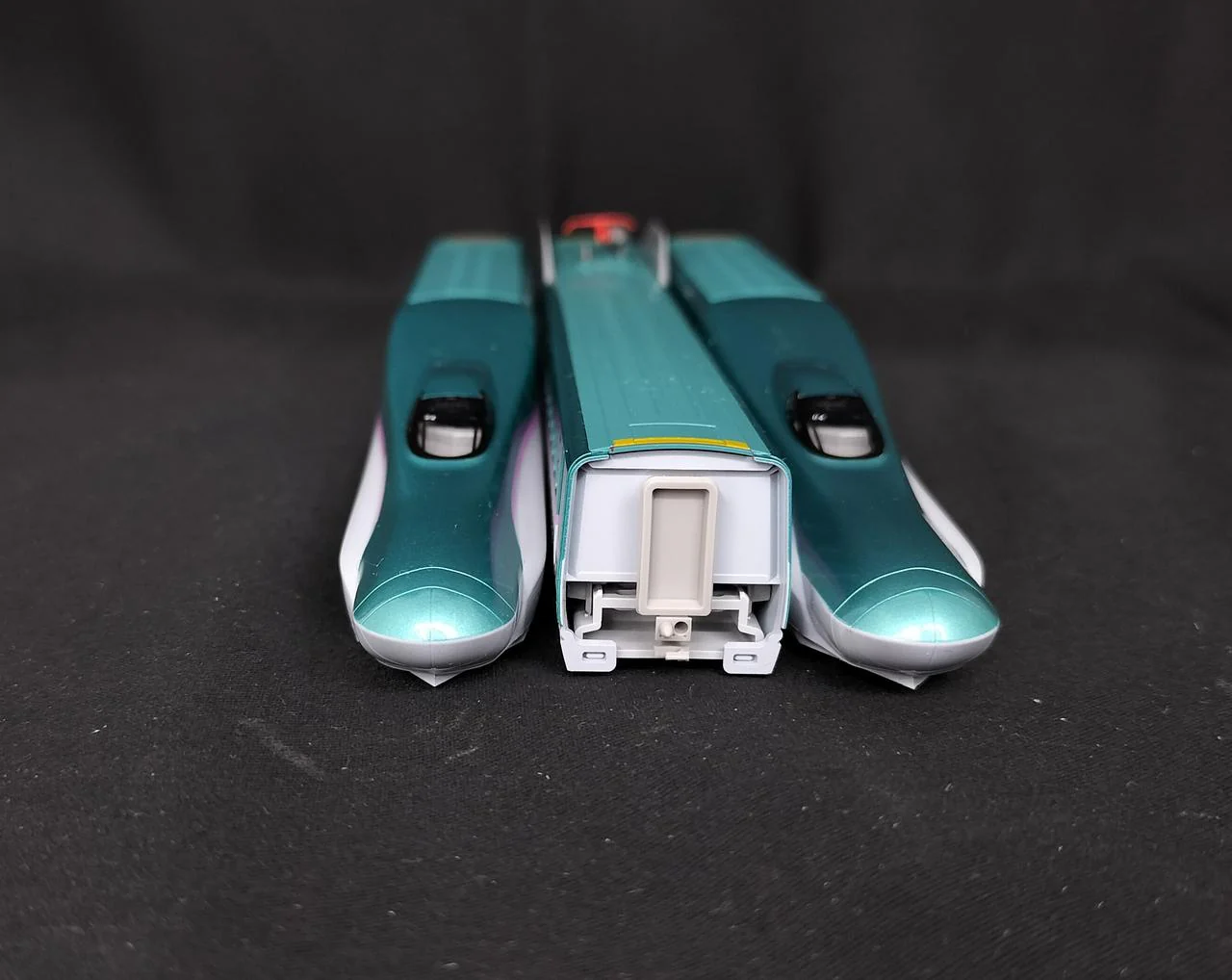 KATO E5 Series Shinkansen 'Hayabusa' Basic 3-Car Set - Image 15