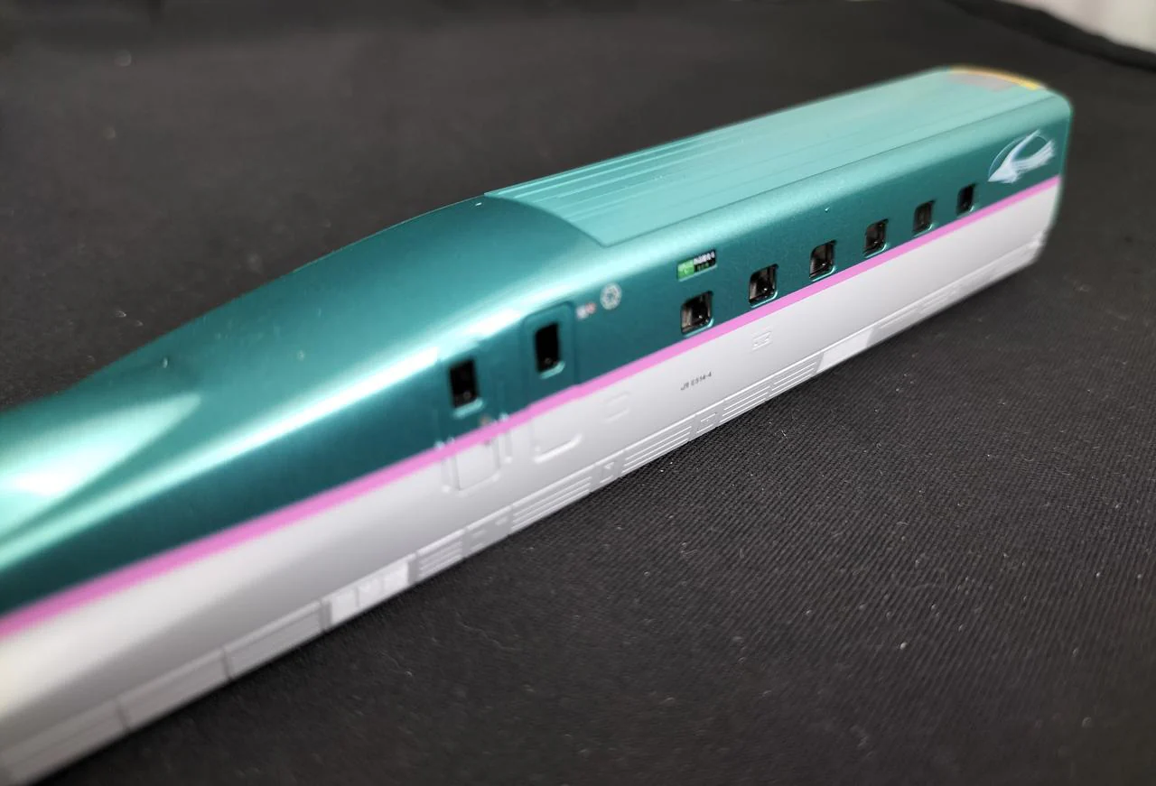 KATO E5 Series Shinkansen 'Hayabusa' Basic 3-Car Set - Image 17