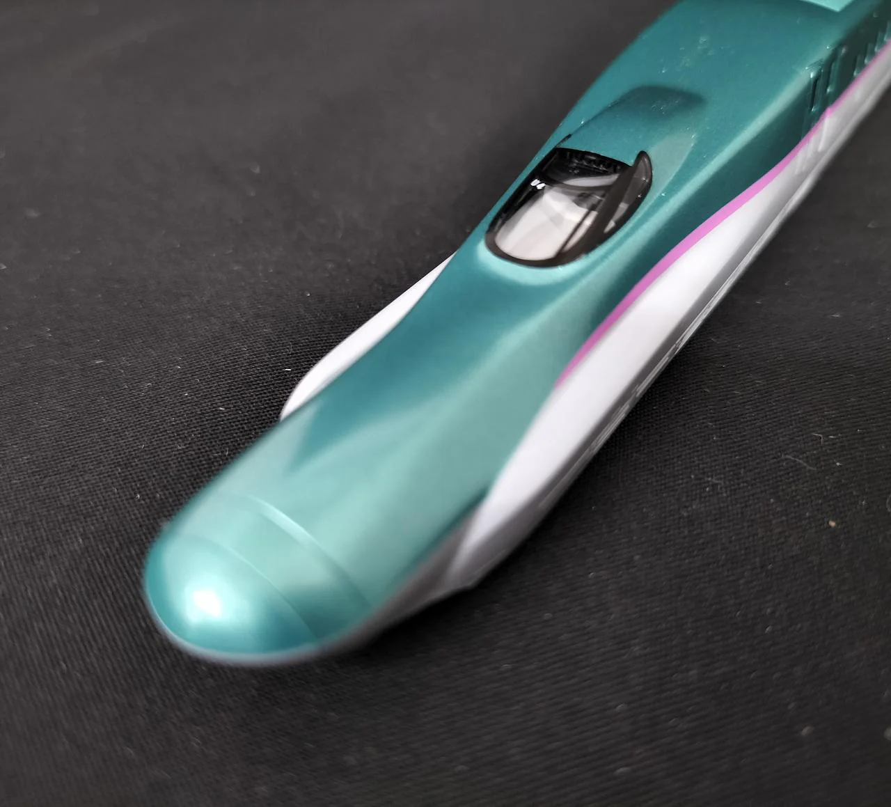KATO E5 Series Shinkansen 'Hayabusa' Basic 3-Car Set - Image 19