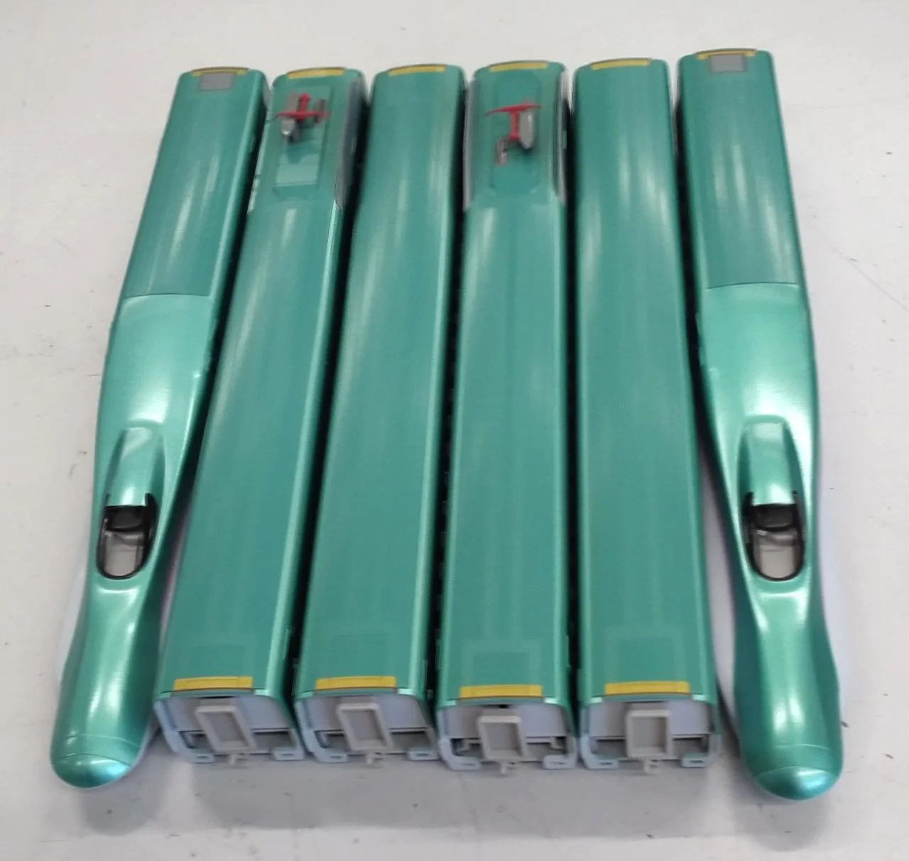 KATO E5 Series Shinkansen 'Hayabusa' Includes Extension Set B. - Image 2