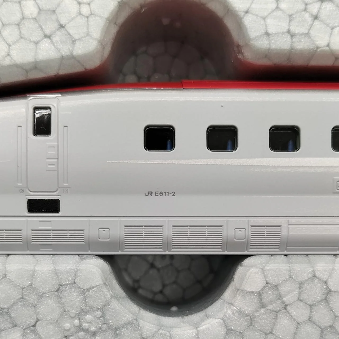 KATO E6 Series Akita Shinkansen Super Komachi 3-Car Basic Set 10-1136 - Image 4