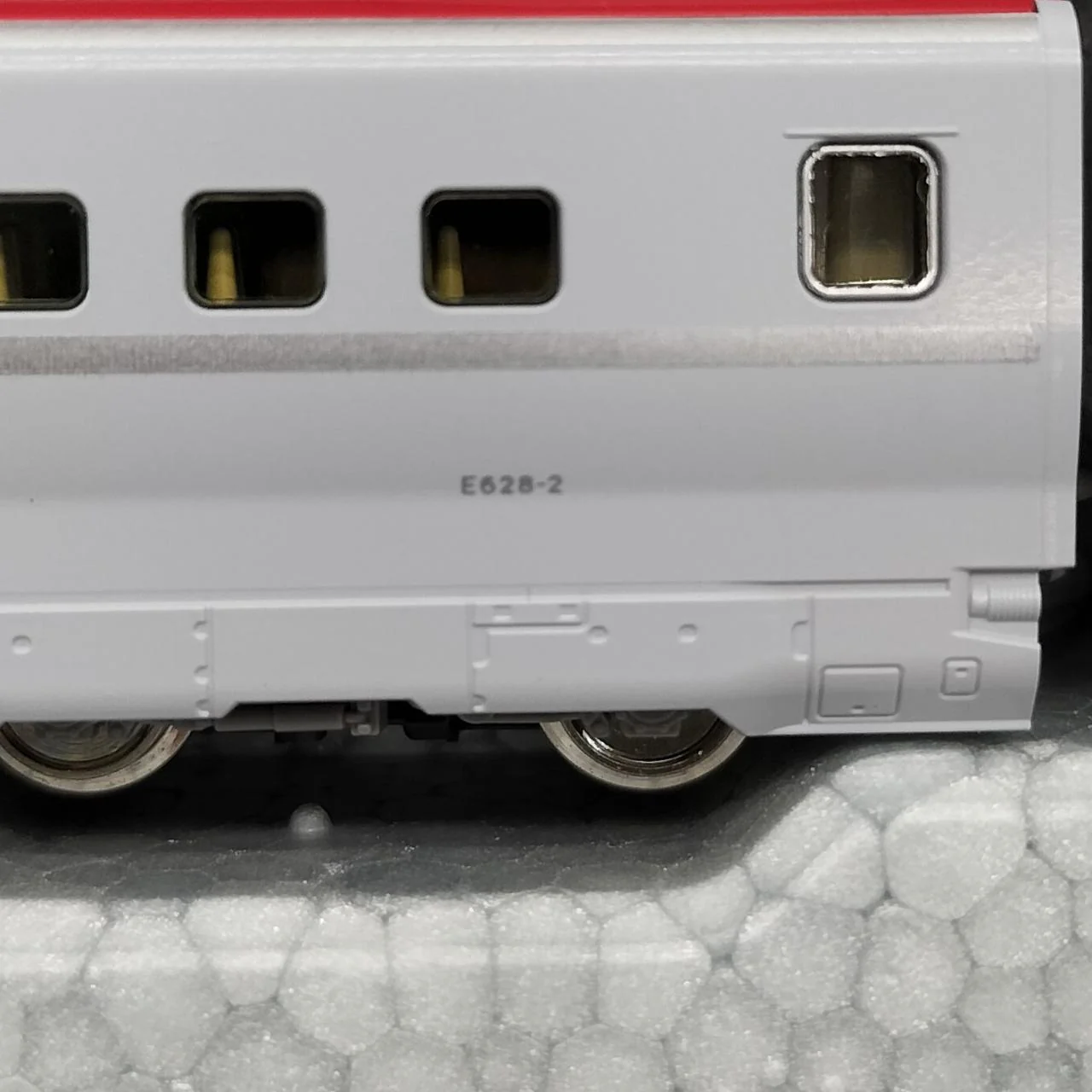 KATO E6 Series Akita Shinkansen Super Komachi 3-Car Basic Set 10-1136 - Image 5