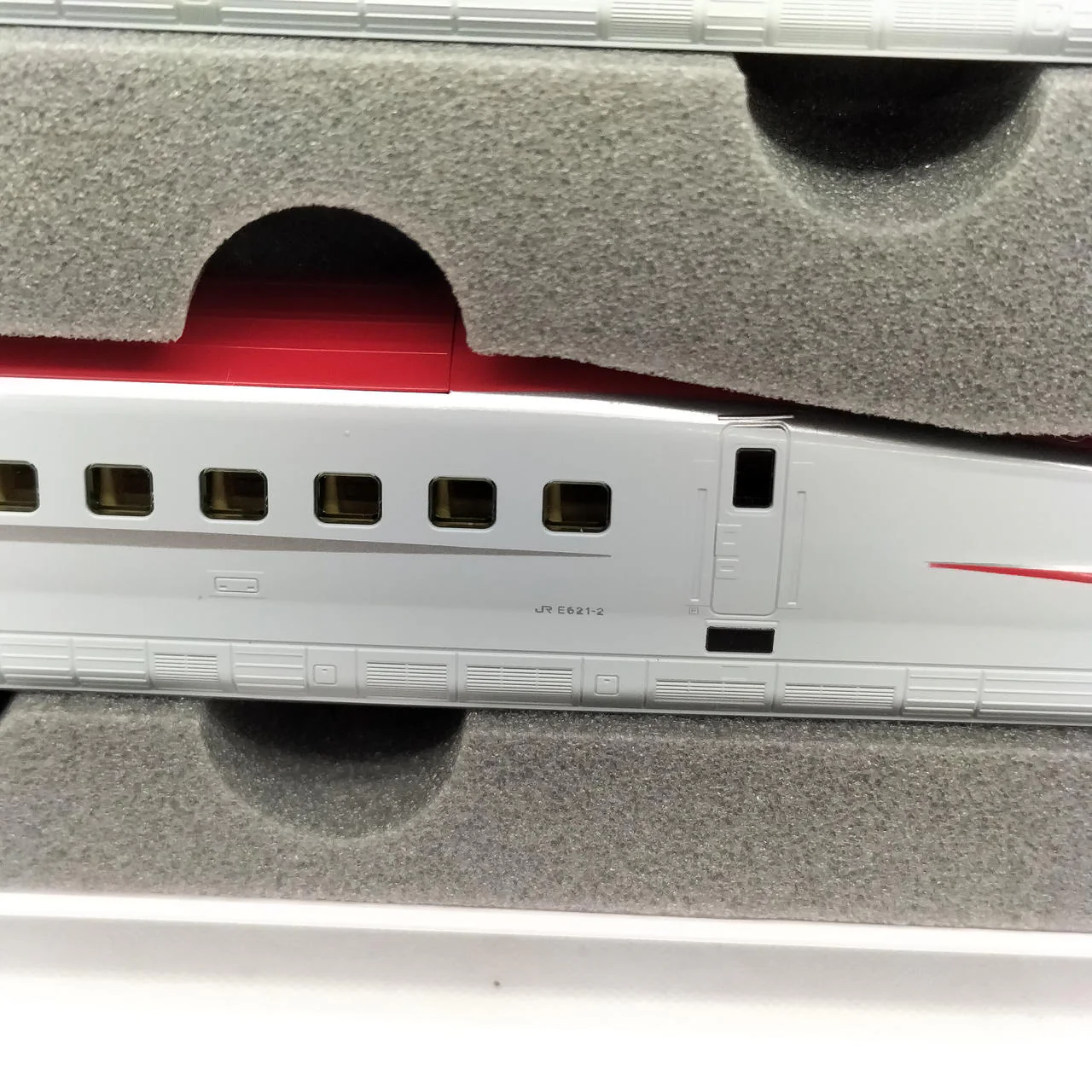 KATO E6 Series Akita Shinkansen 'Super Komachi' E6 Series - Image 11