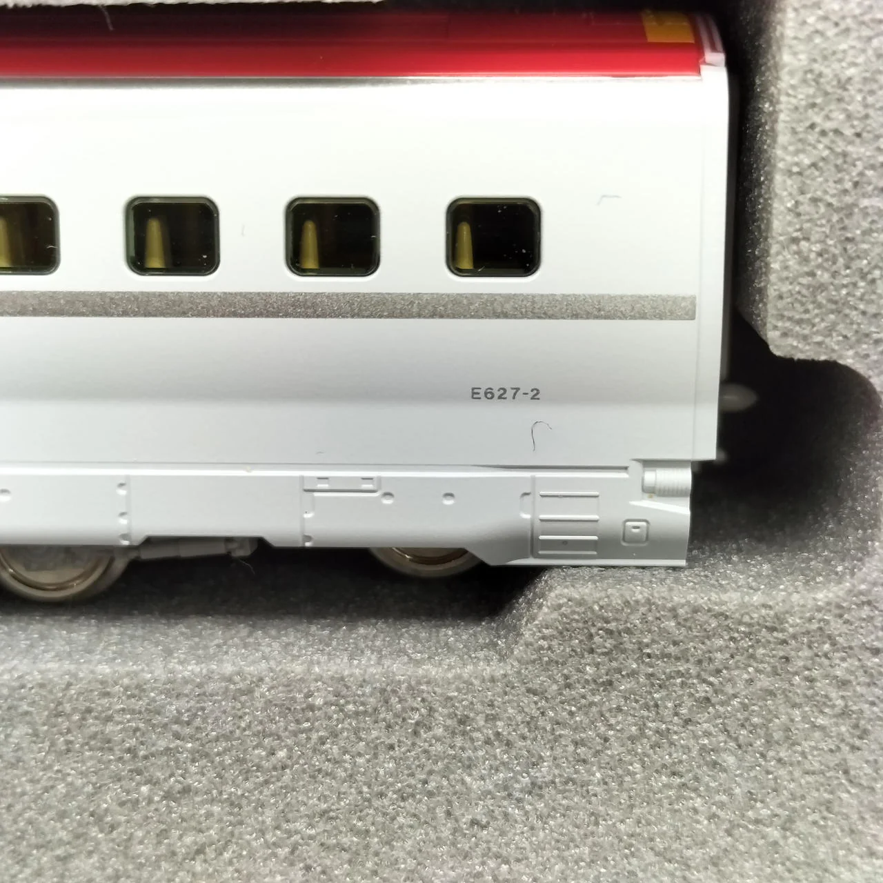 KATO E6 Series Akita Shinkansen 'Super Komachi' E6 Series - Image 9