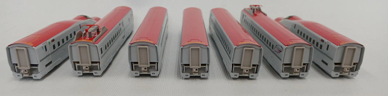 KATO E6 Series Akita Shinkansen Super Komachi Set 10-1136/10-1137 - Image 2