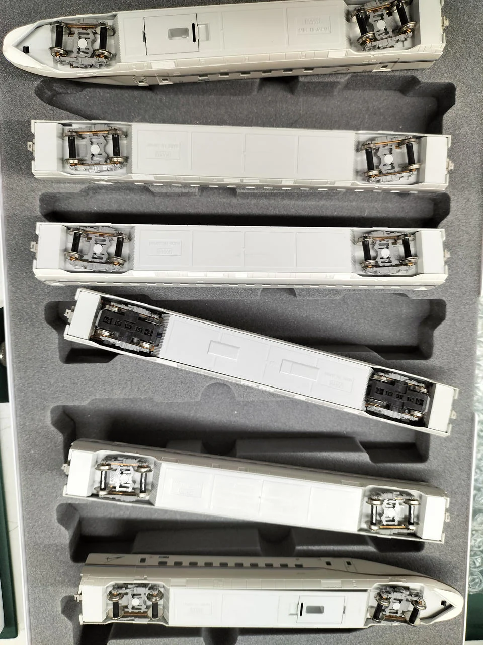 KATO E7 Series Hokuriku Shinkansen Set 10-1221/10-1222 10-1223 - Image 6