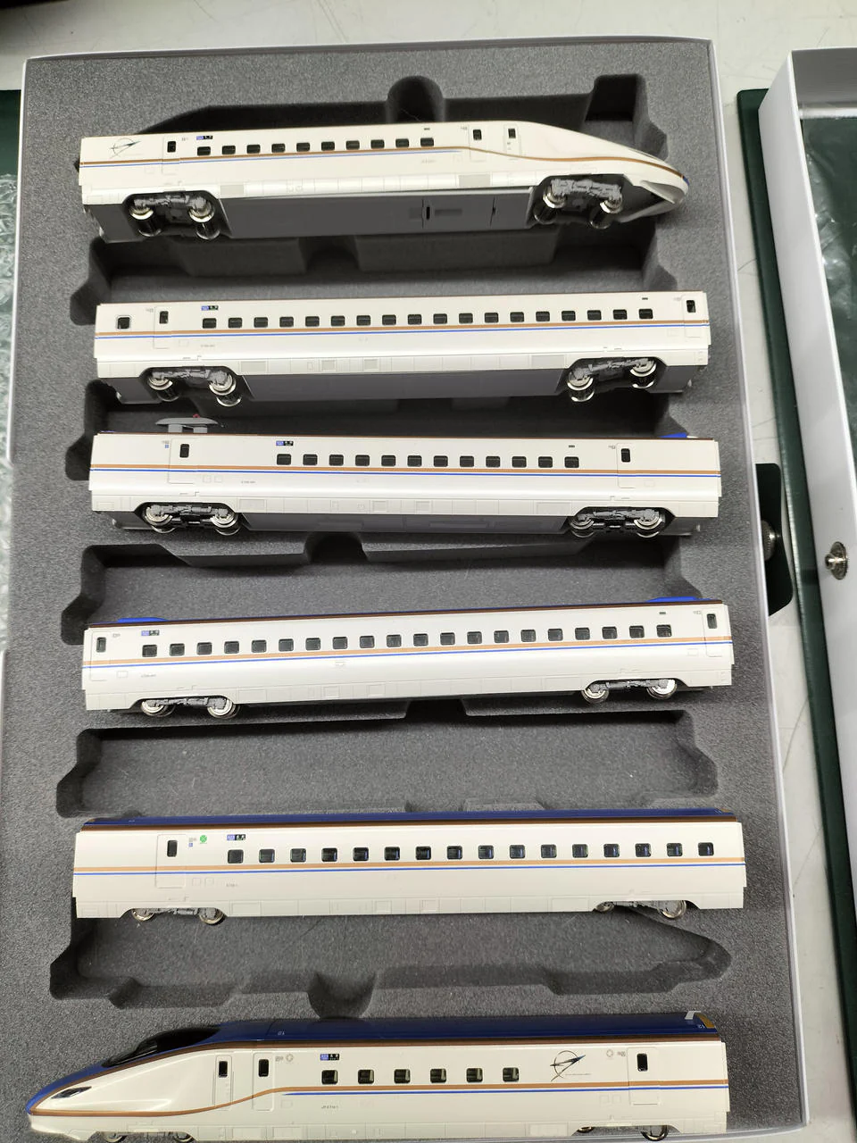 KATO E7 Series Hokuriku Shinkansen Set 10-1221/10-1222 10-1223 - Image 7