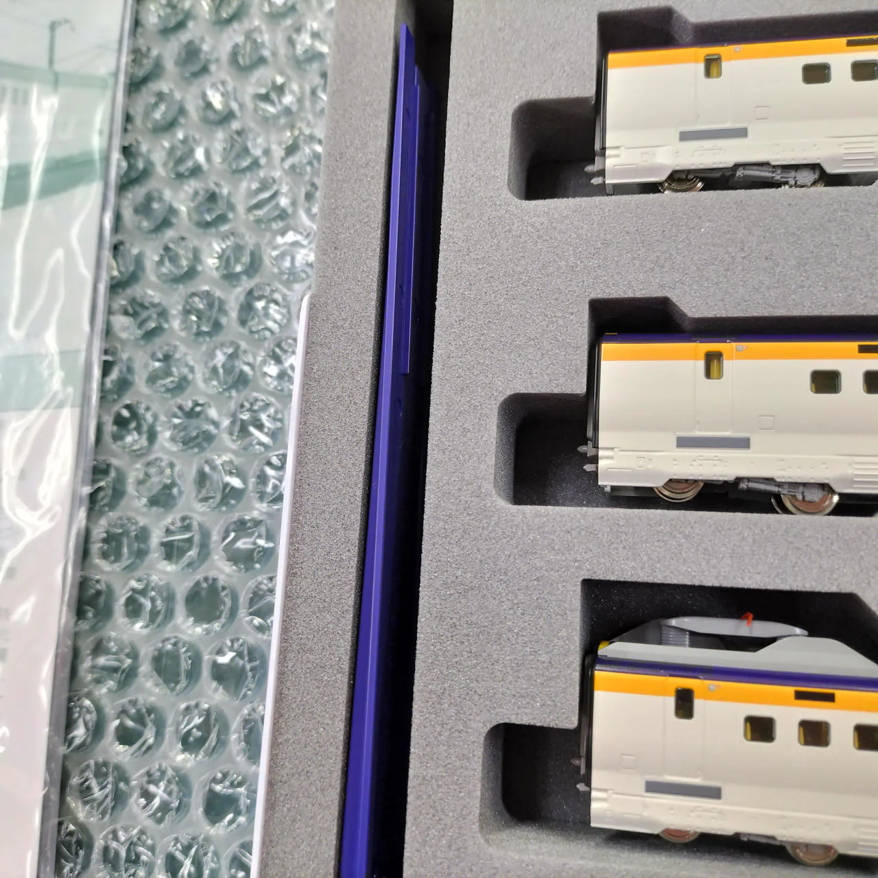 KATO E8 Series Tsubasa 7-Car Set 10-2050 - Image 6