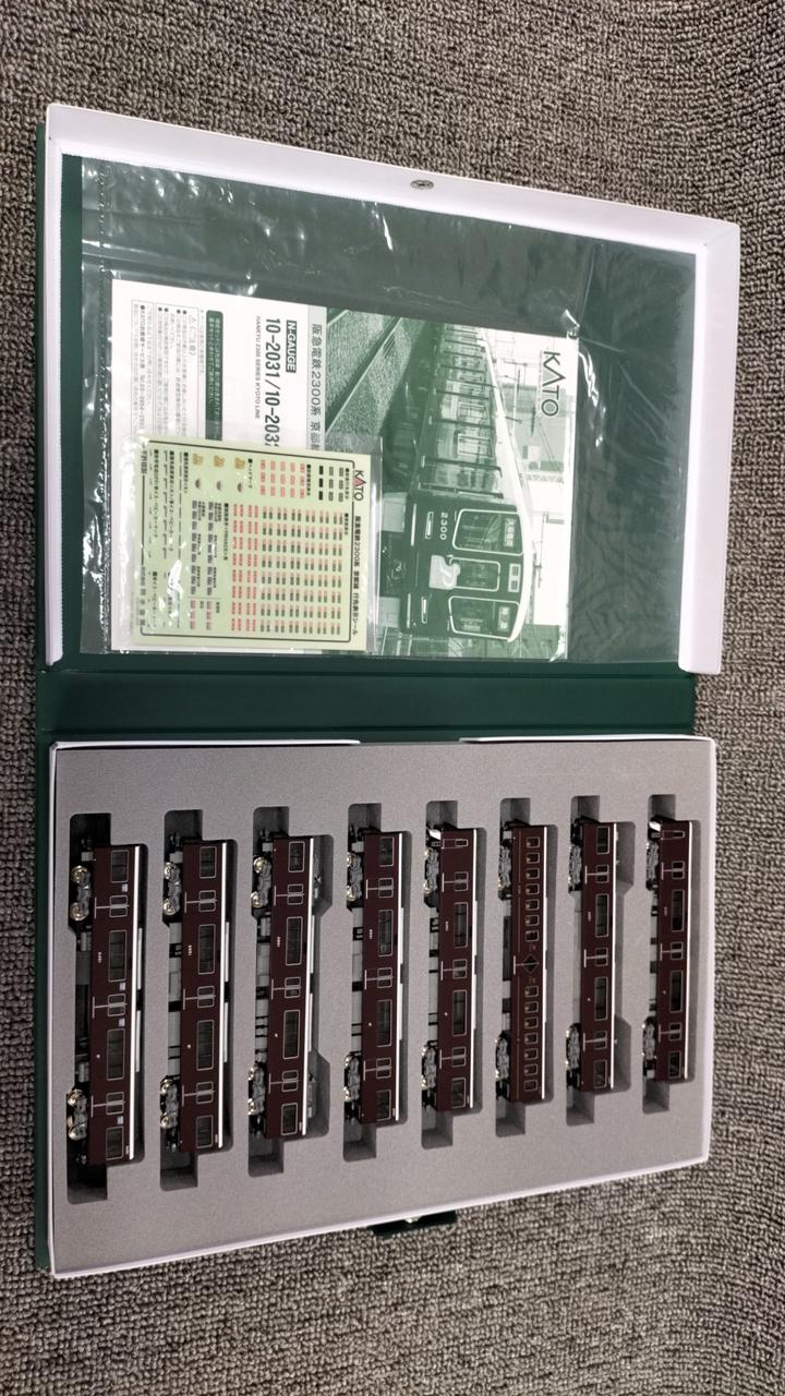 KATO Hankyu Railway 2300 Series Kyoto Line Basic + Additional 8-Car Set 10-2031/10-2032 - Image 6