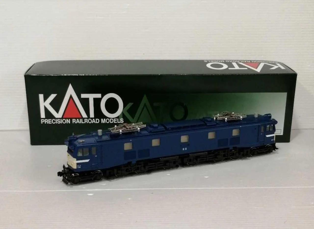 KATO HO Electric Locomotive EF58 (with Icicle Cut, Blue)