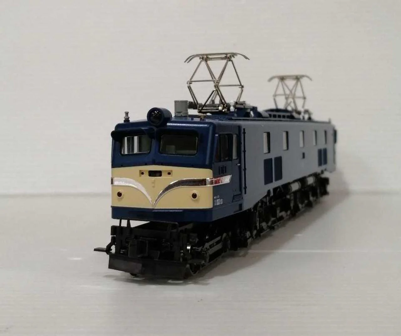 KATO HO Electric Locomotive EF58 (with Icicle Cut, Blue) - Image 3