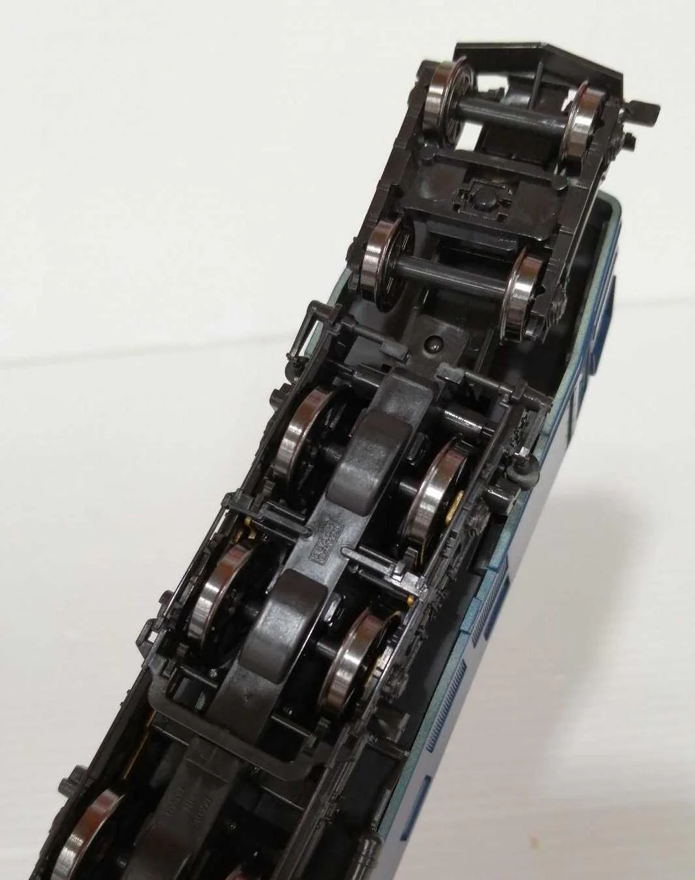 KATO HO Electric Locomotive EF58 (with Icicle Cut, Blue) - Image 7