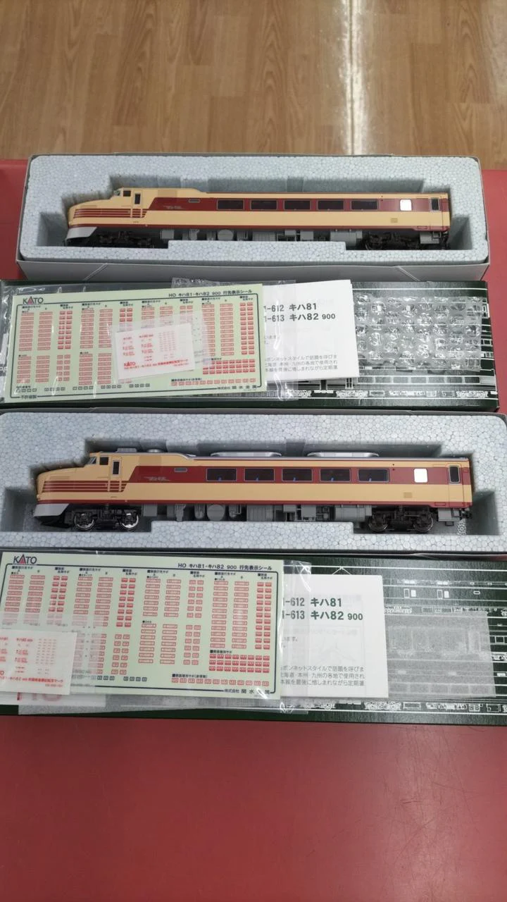 KATO HO Gauge KiHa 82 Series 11-Car Set - Image 6