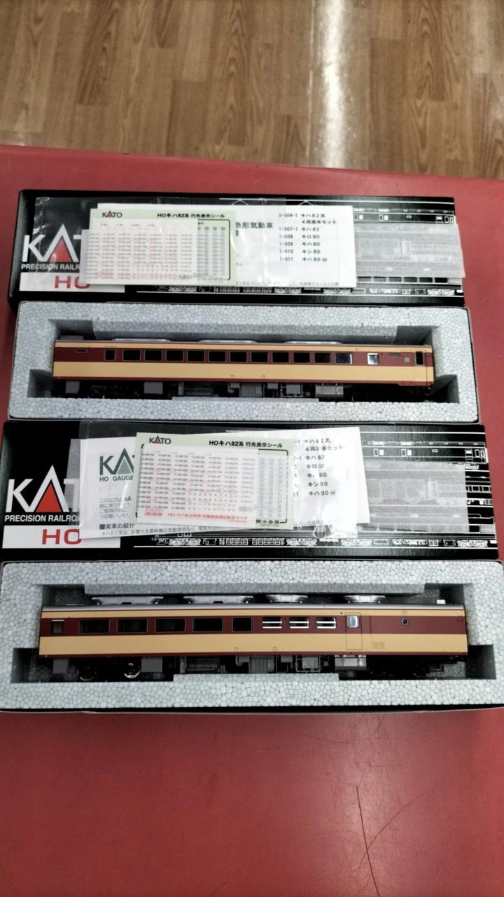 KATO HO Gauge KiHa 82 Series 11-Car Set - Image 8