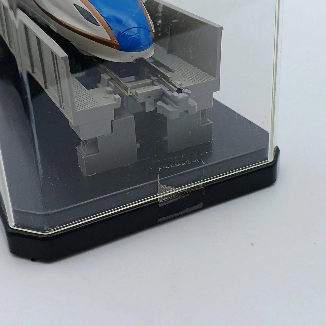 KATO Hokuriku Shinkansen Commemorative N Gauge - Image 9
