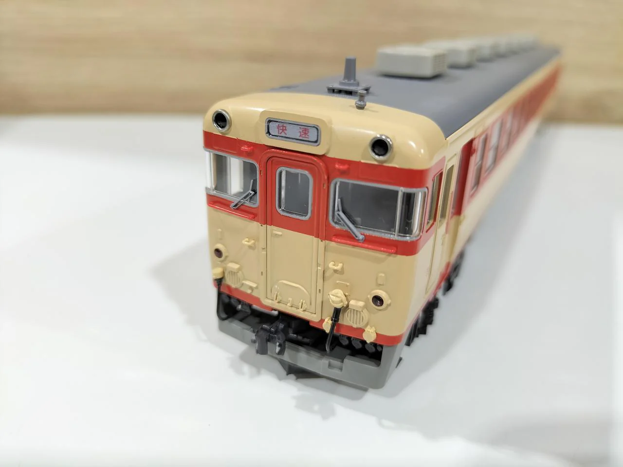 KATO KiHa 65 (Lead Vehicle) 1-605 Equipped with Interior Lighting - Image 3