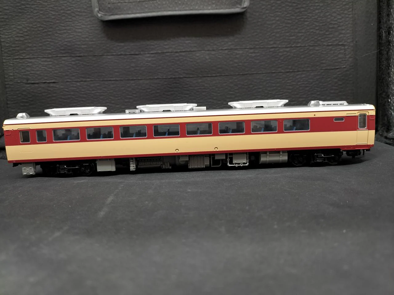 KATO KiHa 80 Motor Vehicle 1-611 - Image 2